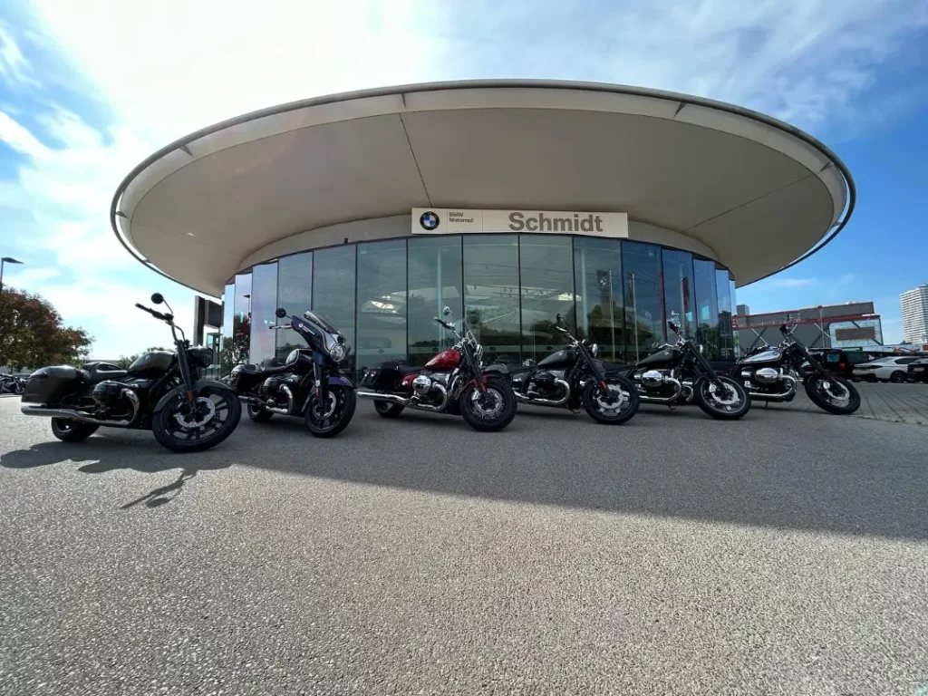 Außenansicht der BMW Motorrad Schmidt Filiale in Wien